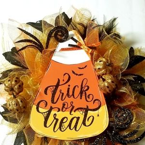 Halloween Wreath with Faint Ere Light!